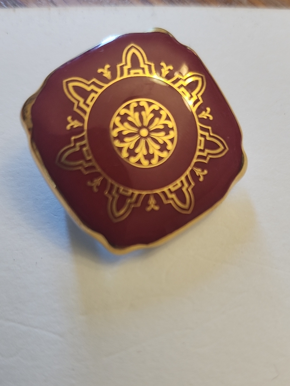 Royal Albert 100 Years Holyrood Brooch - Picture 4 of 6